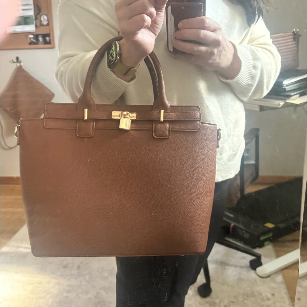 Ello Amira Leather Top-Handle vegan leather Tote with crossbody strap. - Picture 10 of 10